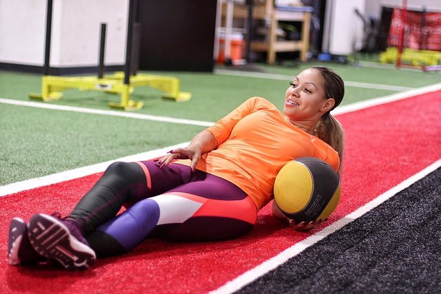 kia is wearing full sleeve tee and leggings.